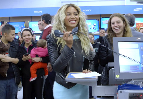 Call her Santa Yoncé, Beyoncé surprises Walmart Shoppers