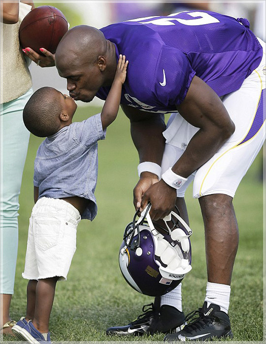 Adrian Peterson Suspended By Vikings After His Indictment for Child Abuse