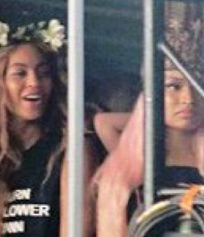 Nicki Minaj Gives Beyonce the Cold Shoulder?