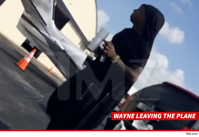 Lil Wayne Kicked Off Plane